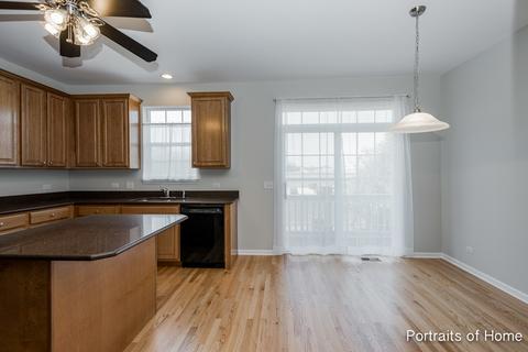362 Broadmoor Ln, Bartlett, IL 60103 photo 3