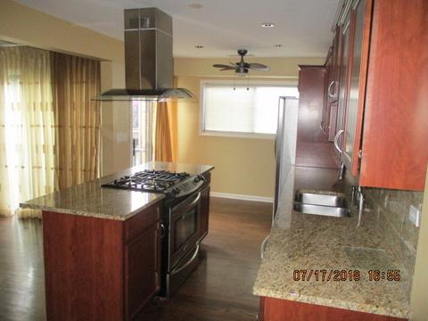 2 Creekside Cir #D, Elgin, IL 60123 photo 5