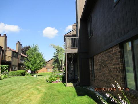 2 Creekside Cir #D, Elgin, IL 60123 photo 16