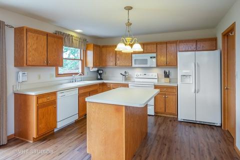306 Chippewa Dr, Minooka, IL 60447 photo 3