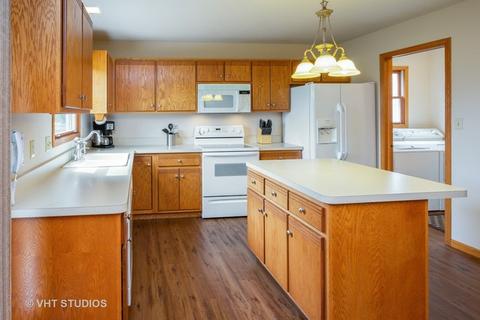 306 Chippewa Dr, Minooka, IL 60447 photo 4