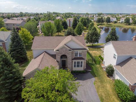13 Gillingham Ct, Algonquin, IL 60102 photo 2