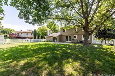 3960 Whispering Trails Dr, Hoffman Estates, IL 60192 photo 3