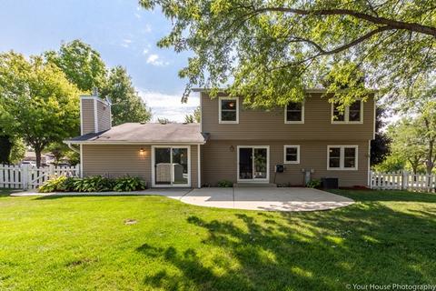 3960 Whispering Trails Dr, Hoffman Estates, IL 60192 photo 2