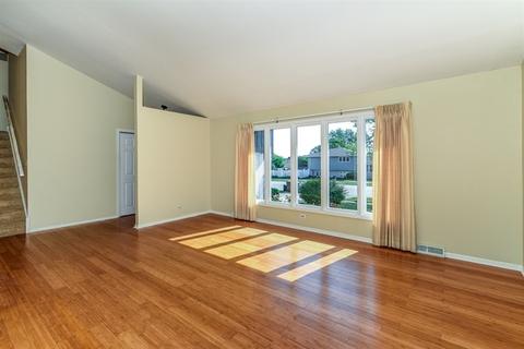 15612 Pine Rd, Oak Forest, IL 60452 photo 2