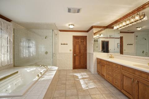 3722 Maple Ave, Northbrook, IL 60062 photo 15