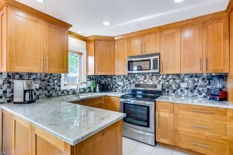 9016 Windsor Ln, Bridgeview, IL 60455 photo 6