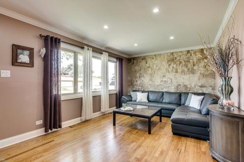 9016 Windsor Ln, Bridgeview, IL 60455 photo 4