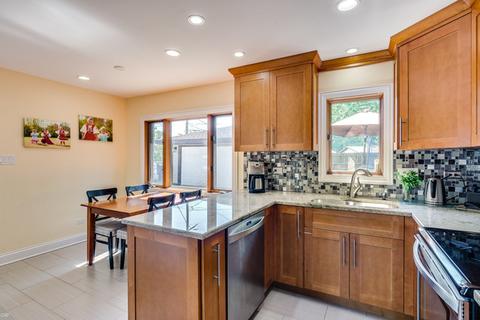 9016 Windsor Ln, Bridgeview, IL 60455 photo 7