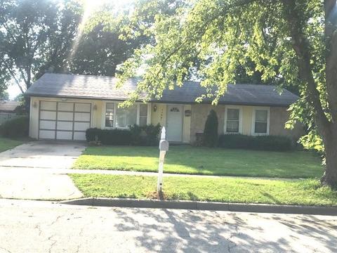 1190 Hunter Dr, Elgin, IL 60120 photo 2