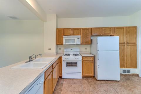 3183 Anton Dr, Aurora, IL 60504 photo 4