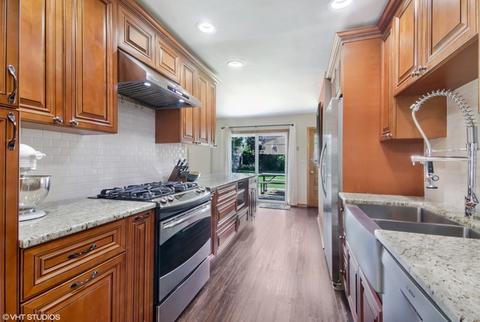 700 Debra Dr, Des Plaines, IL 60016 photo 4