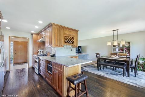 700 Debra Dr, Des Plaines, IL 60016 photo 5
