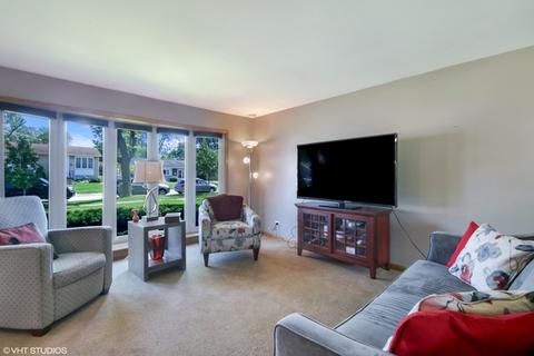 700 Debra Dr, Des Plaines, IL 60016 photo 2
