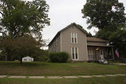 108 W North St, Morrison, IL 61270 photo 2