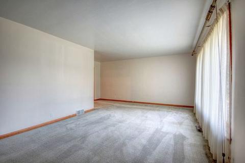 601 Oakcrest Dr, Rantoul, IL 61866 photo 6