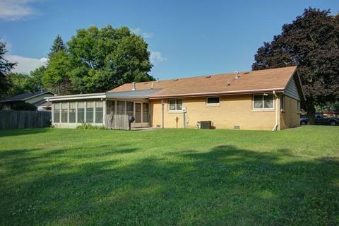601 Oakcrest Dr, Rantoul, IL 61866 photo 4
