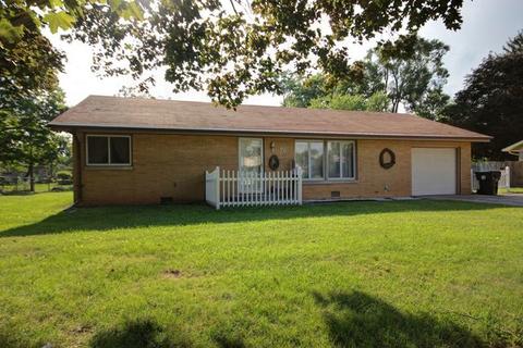 601 Oakcrest Dr, Rantoul, IL 61866 photo 1
