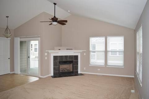 1153 Reserve Dr, Elgin, IL 60124 photo 4