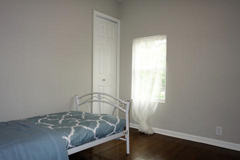 10153 S Lowe Ave, Chicago, IL 60628 photo 24