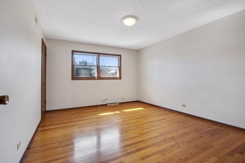 447 Dee Ln, Roselle, IL 60172 photo 2