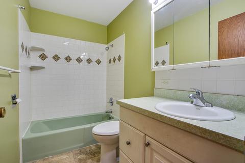 447 Dee Ln, Roselle, IL 60172 photo 7