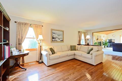 1605 Chesapeake Dr, Hoffman Estates, IL 60192 photo 3