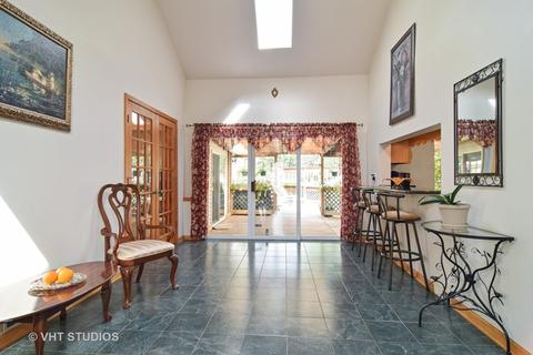 1145 Apple St, Hoffman Estates, IL 60169 photo 3