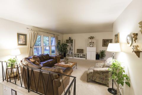 4 Devon Ct, Bolingbrook, IL 60440 photo 2
