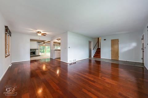 351 Redbud Dr, Naperville, IL 60540 photo 2