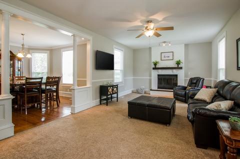 471 Hendee St, Elgin, IL 60123 photo 5