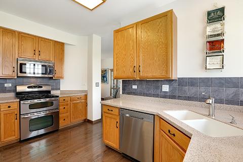 2411 Baldwin Ct, Aurora, IL 60503 photo 8