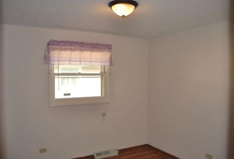 1589 Martha Dr, Elgin, IL 60123 photo 9