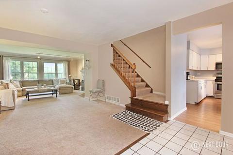 509 Shagbark Dr, Elgin, IL 60123 photo 4