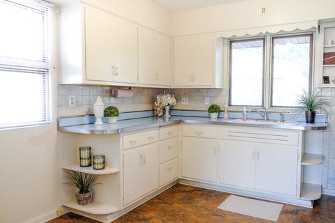 607 Edison Ave, Aurora, IL 60505 photo 4