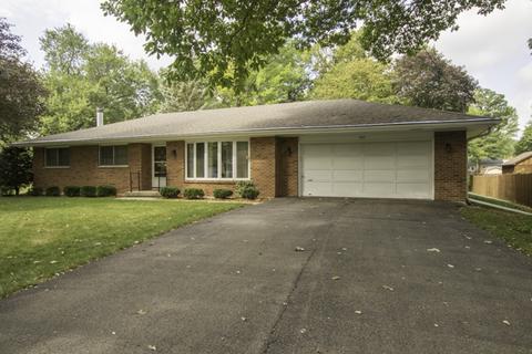 885 Schomer Rd, Aurora, IL 60505 photo 2