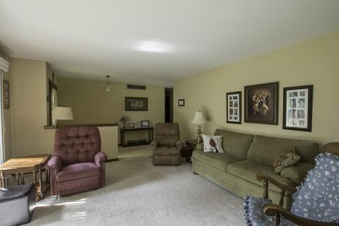 885 Schomer Rd, Aurora, IL 60505 photo 12