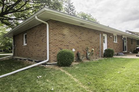885 Schomer Rd, Aurora, IL 60505 photo 9