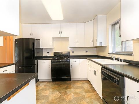 1310 Palm Dr, Wheeling, IL 60090 photo 8