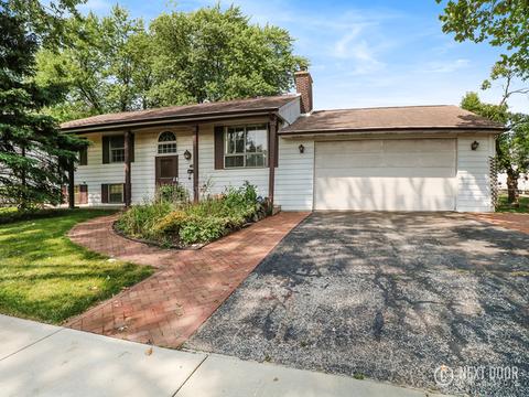 1310 Palm Dr, Wheeling, IL 60090 photo 1