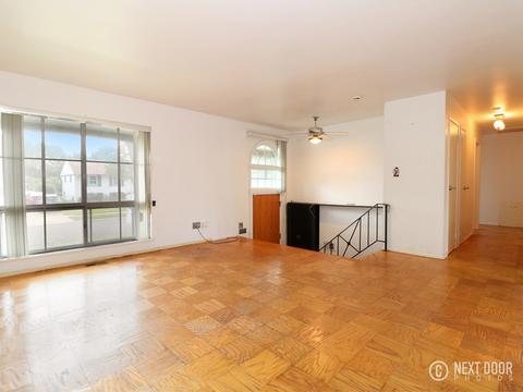 1310 Palm Dr, Wheeling, IL 60090 photo 2