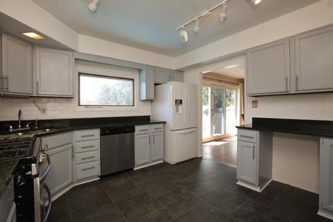 1015 W Elder Ave, Mchenry, IL 60051 photo 4