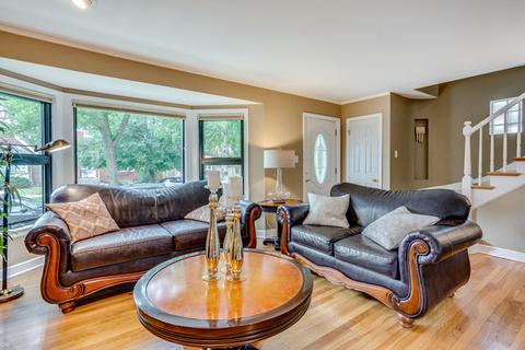 11010 S Artesian Ave, Chicago, IL 60655 photo 2