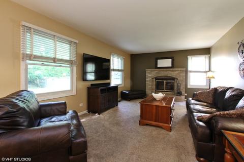 174 Hampton St, Cary, IL 60013 photo 4