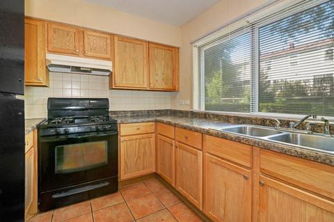 2196 Harwinton Pl, Hoffman Estates, IL 60169 photo 4