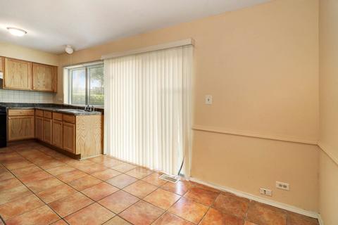 2196 Harwinton Pl, Hoffman Estates, IL 60169 photo 5
