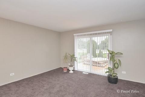 1465 Devonshire Ln, Hoffman Estates, IL 60169 photo 4