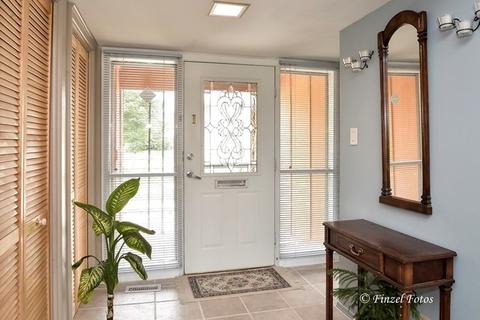 1465 Devonshire Ln, Hoffman Estates, IL 60169 photo 6