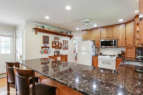 38 W084 Tipi Ln, Elgin, IL 60124 photo 8