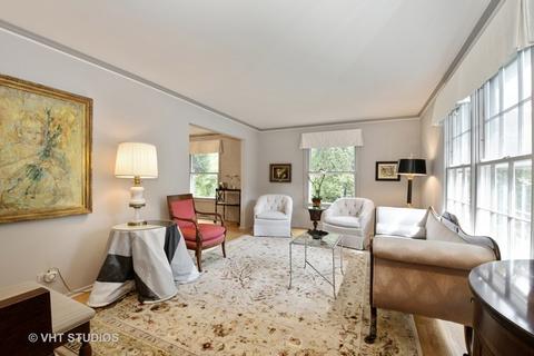 270 Coachmaker Dr, Northbrook, IL 60062 photo 2